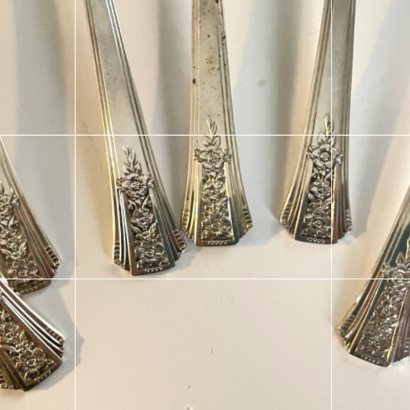 6 Vintage and Used Tudor Plate Soup Spoons in the Fortune 1939 Pattern Oneida - Picture 7 of 8